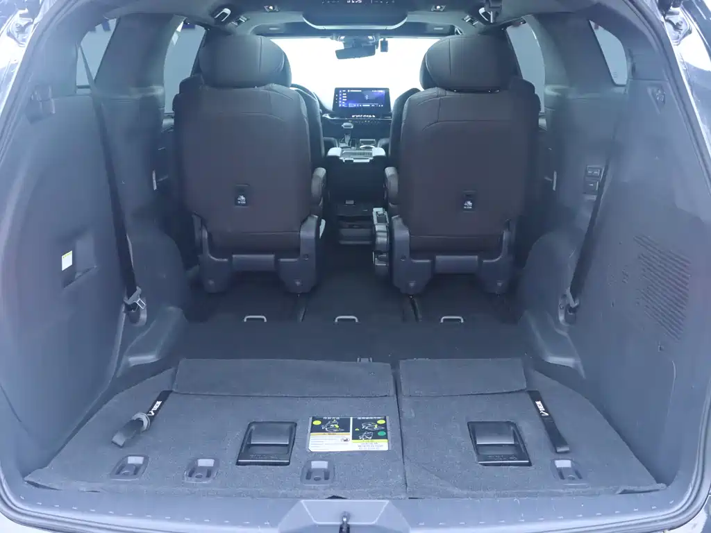 Toyota Sienna 2023 — фото 26