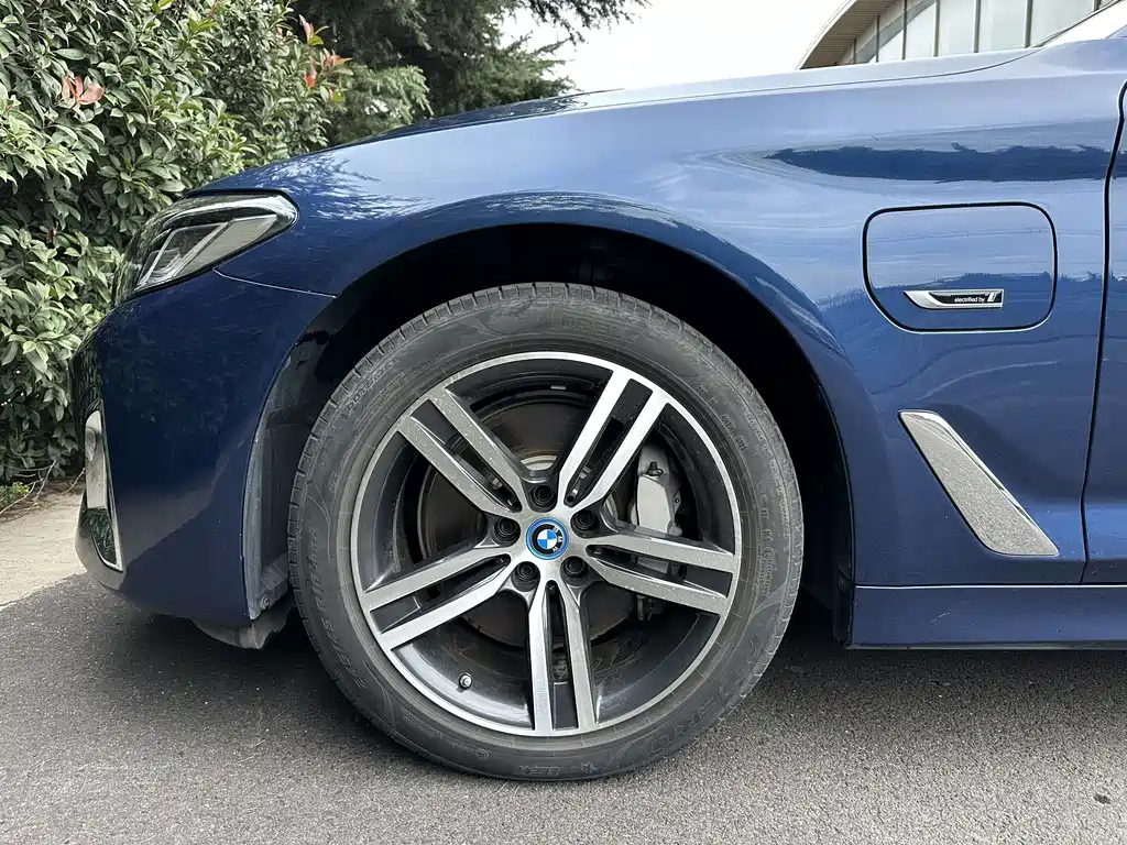 BMW 5 Series New Energy 2023 — фото 18