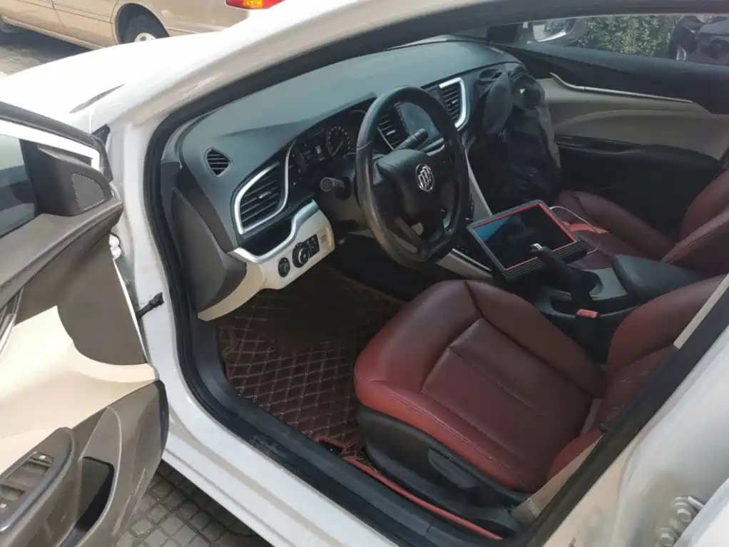 Buick Excelle GT 2017 — фото 16