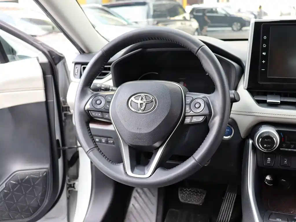 Toyota RAV4 2020 — фото 14