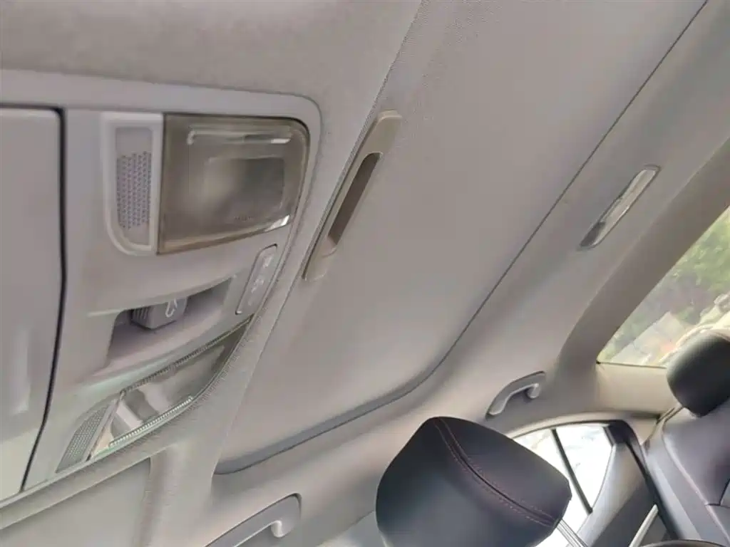 Hyundai Elantra 2017 — фото 18