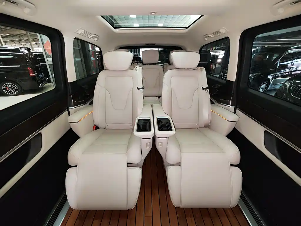 Mercedes-Benz V-Class 2023 — фото 12