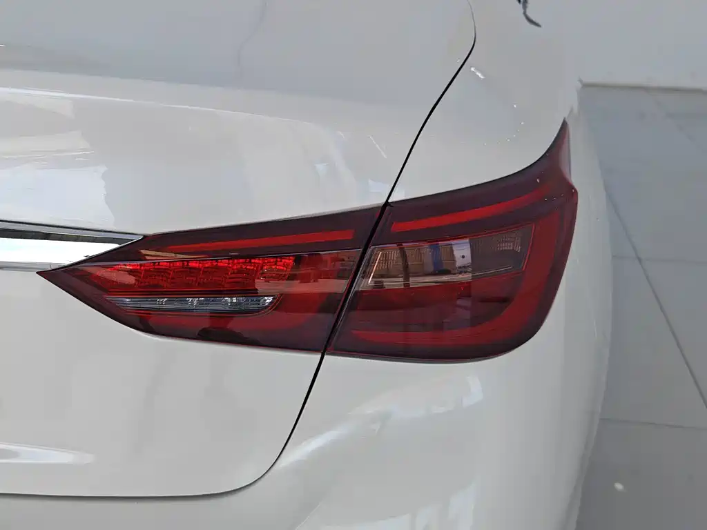Infiniti Q50L 2019 — фото 18