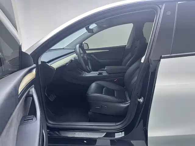 Tesla Model Y 2022 — фото 13