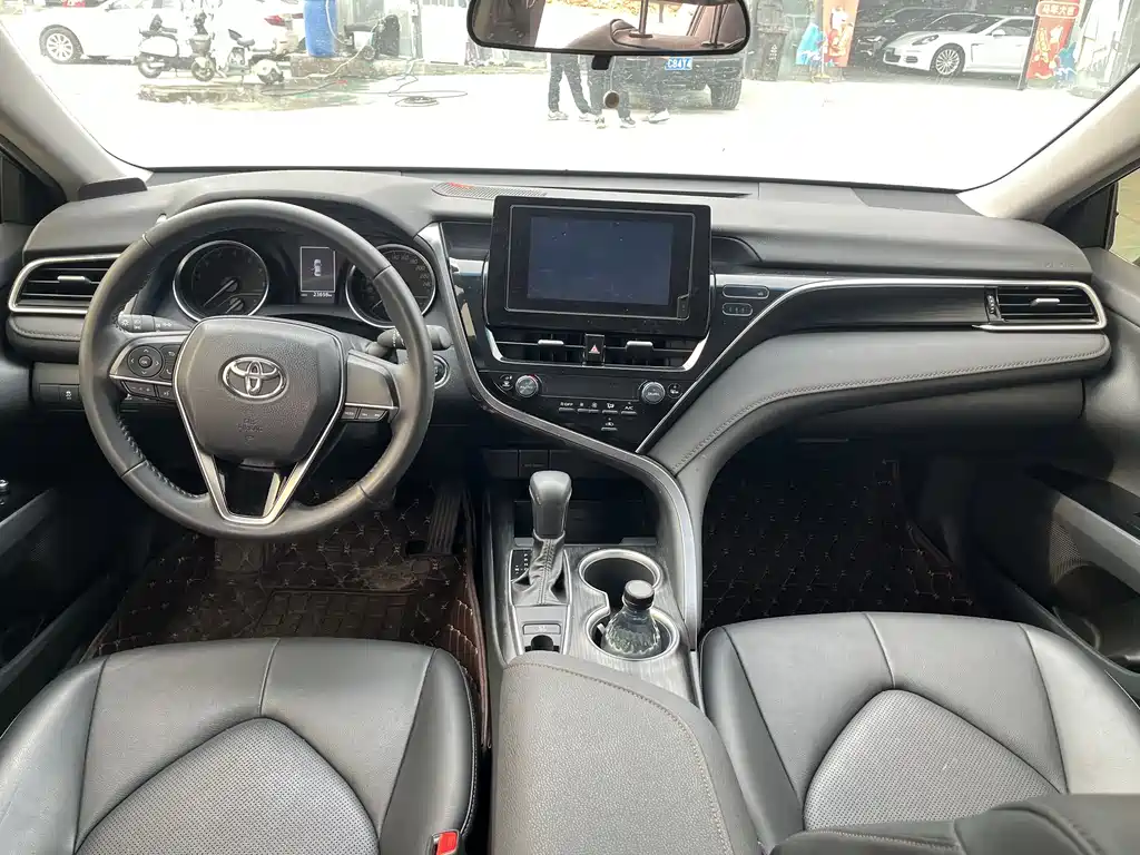 Toyota Camry 2023 — фото 4