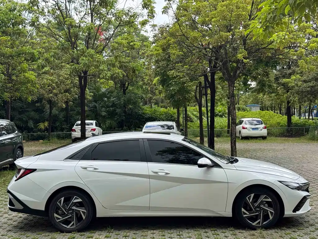 Hyundai Elantra 2023