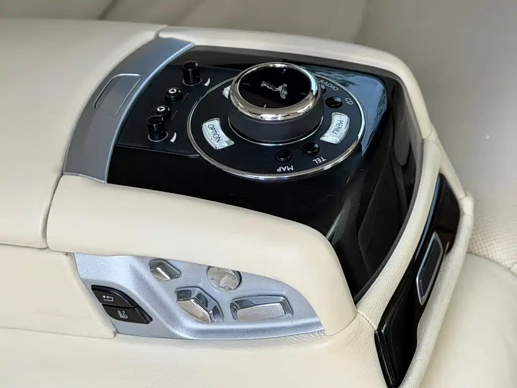 Rolls-Royce Ghost 2012 — фото 16