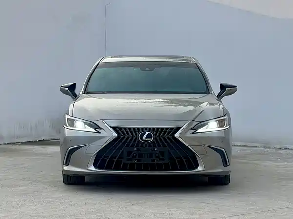 Lexus ES 2022