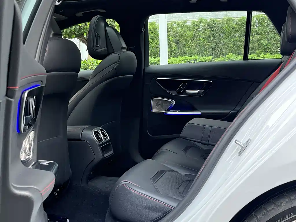 Mercedes-Benz C-Class AMG 2025 — фото 13