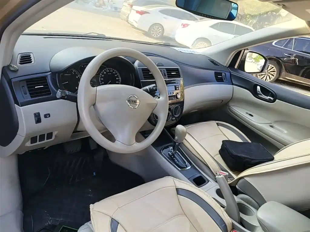Nissan Tiida 2015 — фото 10