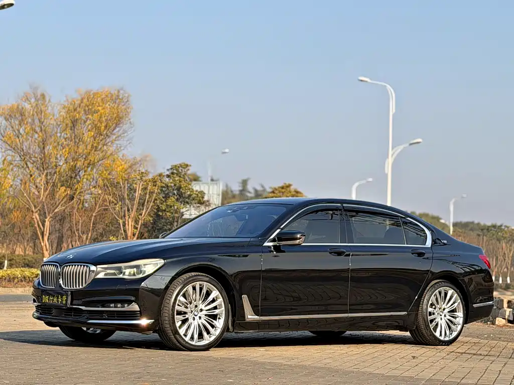 BMW 7 Series 2017 — фото 1