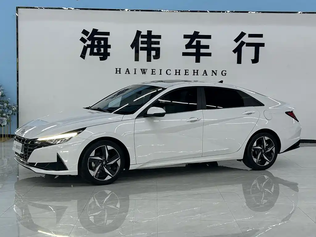 Hyundai Elantra 2023