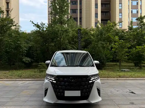 Toyota Alphard 2024