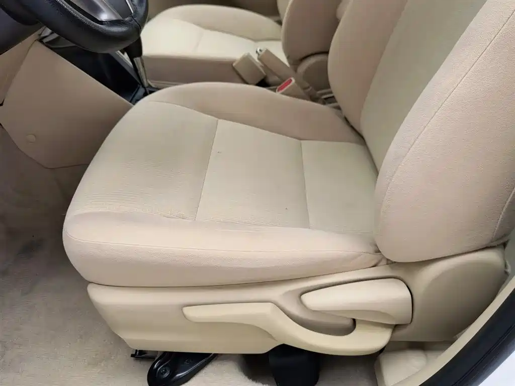 Toyota Yaris L 2015 — фото 20