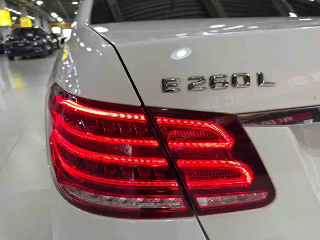Mercedes-Benz E-Class 2015 — фото 21
