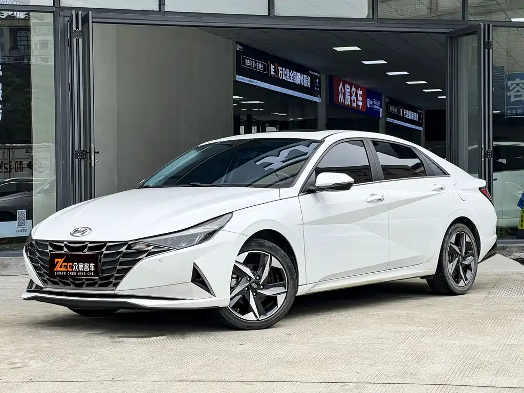 Hyundai Elantra 2022