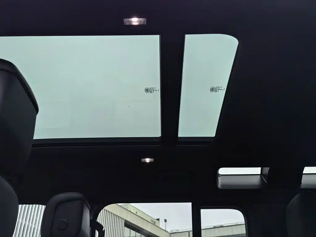 Land Rover Defender 2024 — фото 15