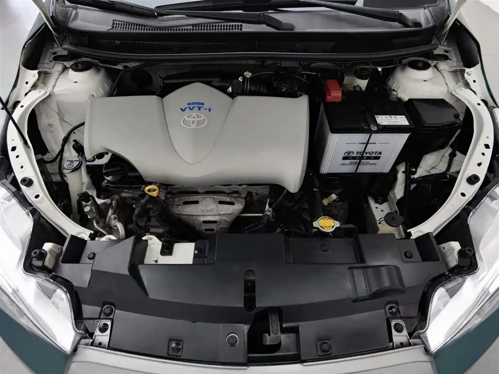 Toyota Yaris L 2015 — фото 6