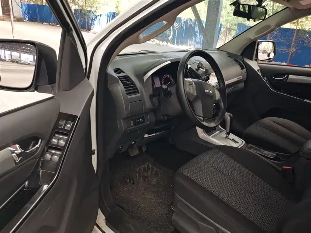 Isuzu MU-X 2017 — фото 16