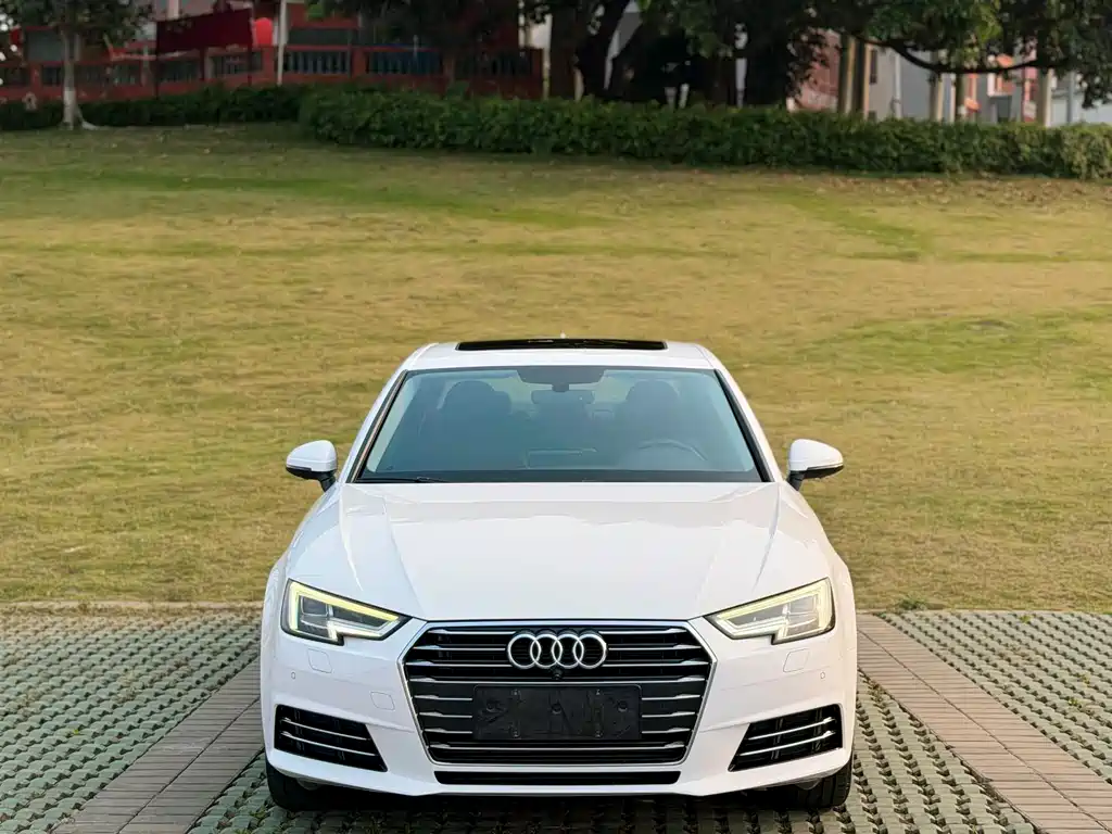 Audi A4L 2018 — фото 2