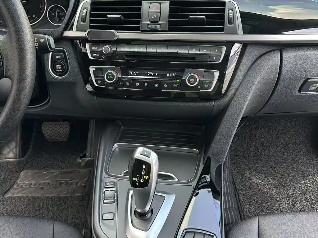 BMW 3 Series 2017 — фото 13