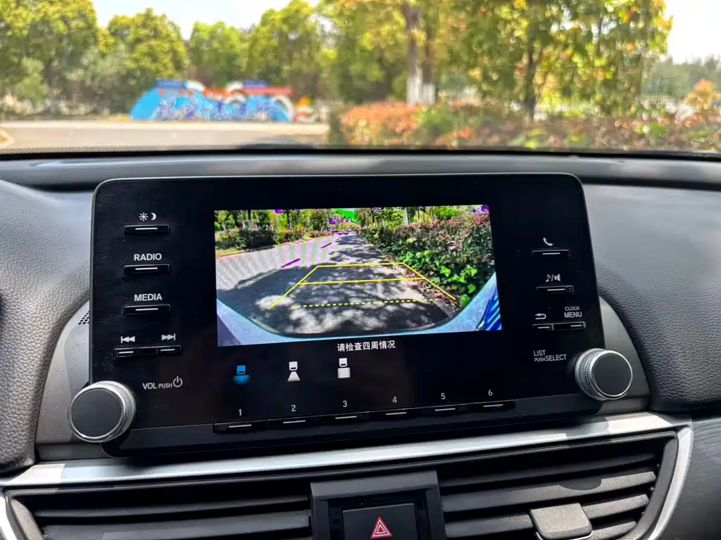 Honda Accord 2019 — фото 25