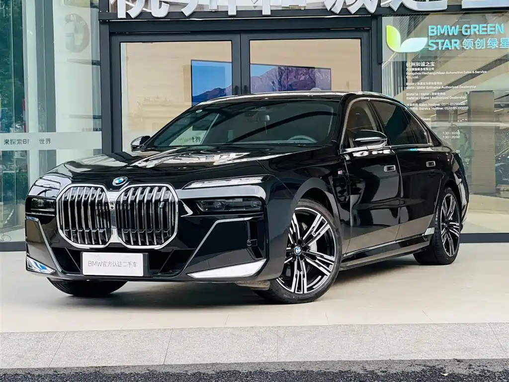 BMW i7 — фото 1