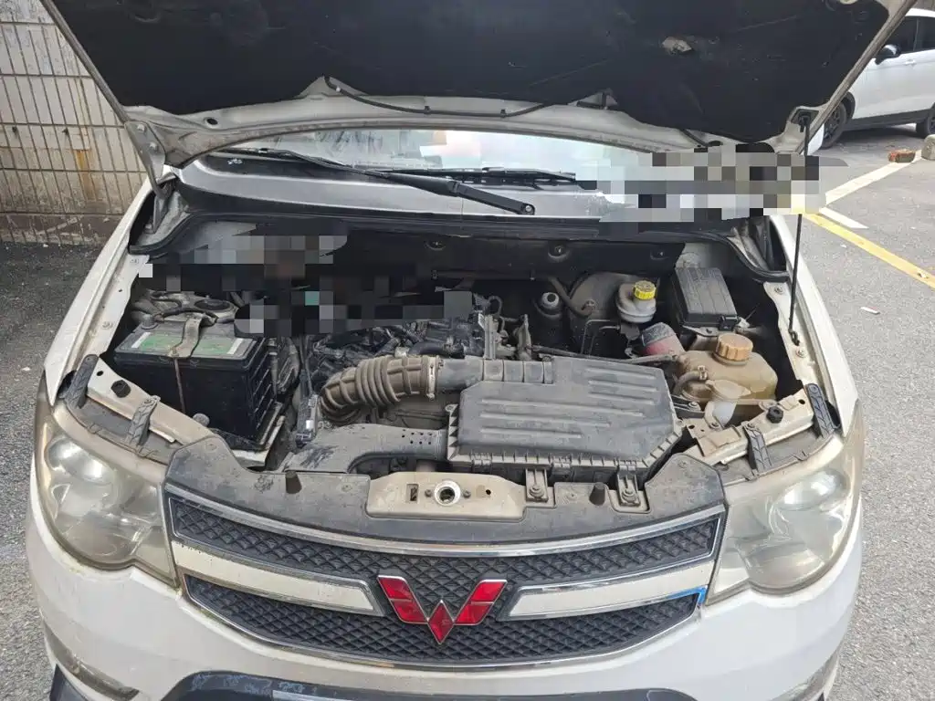 Wuling Hongguang 2015 — фото 17