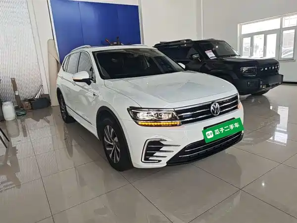 Volkswagen Tiguan L Plug-In Hybrid 2020