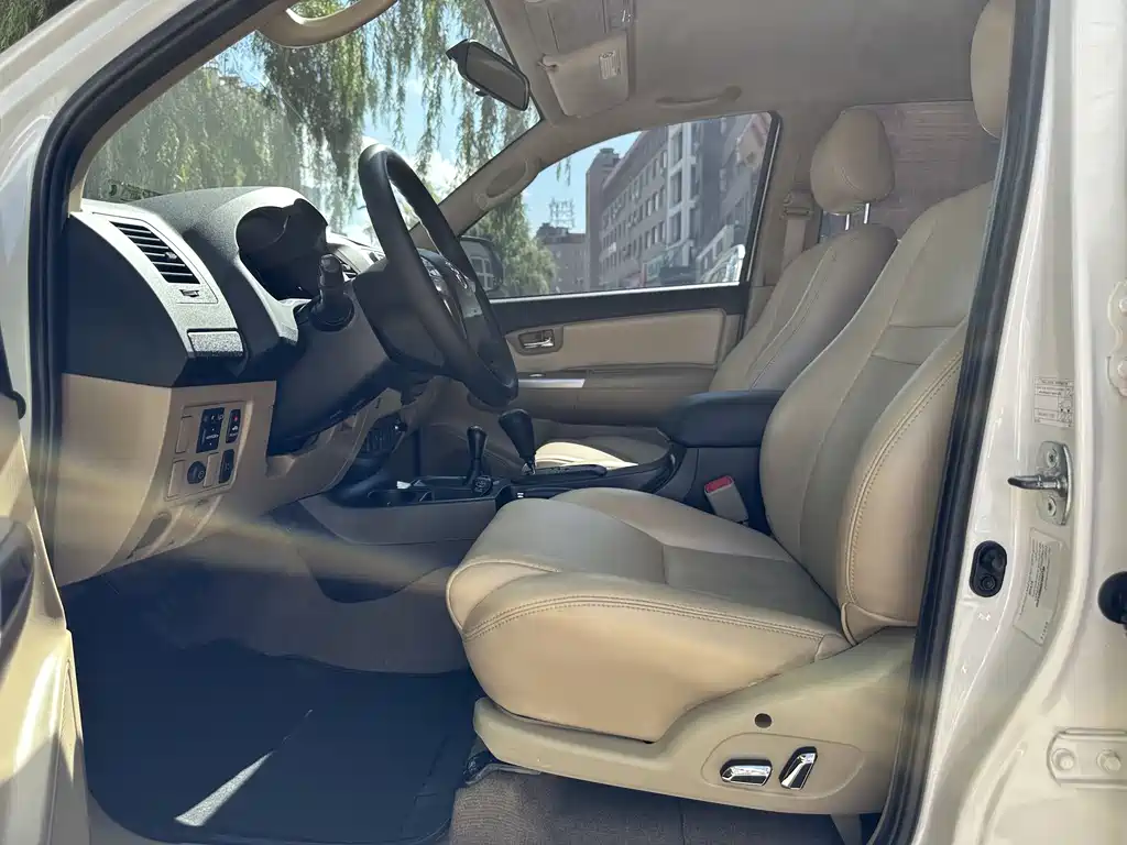 Toyota Fortuner 2016 — фото 12