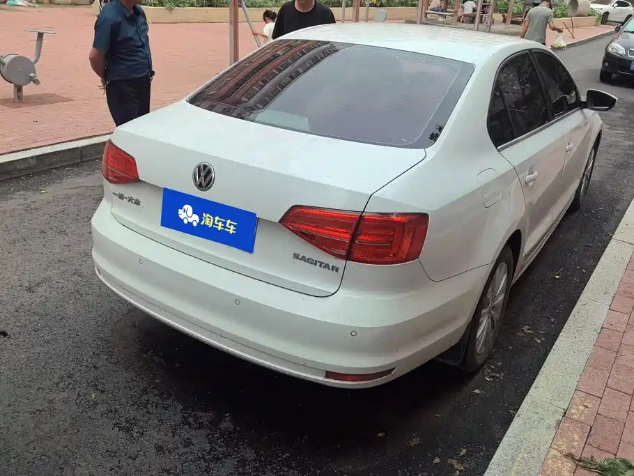 Volkswagen Sagitar 2016