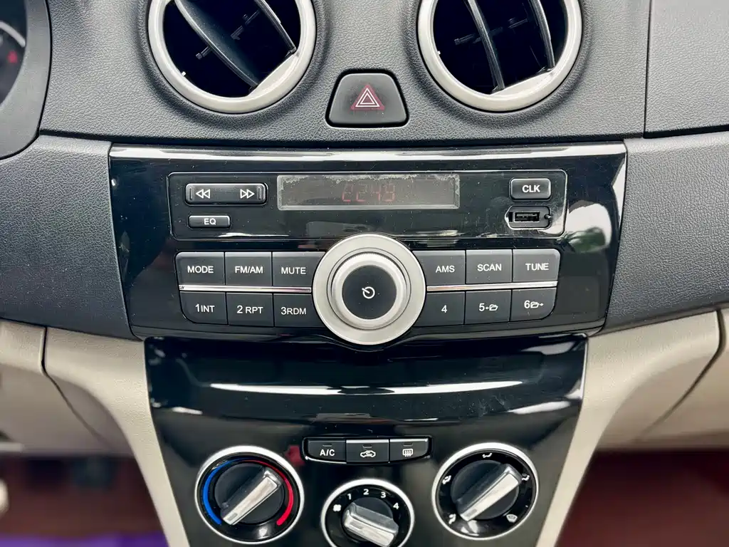 Changan V3 2016 — фото 6