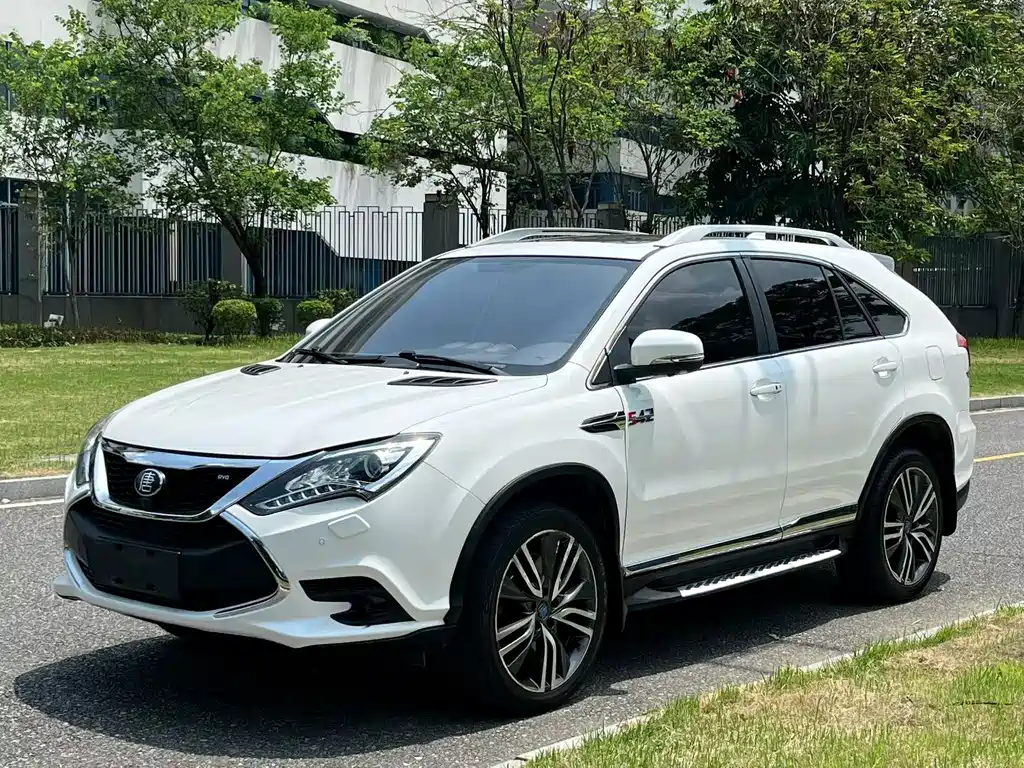 BYD Tang New Energy 2017 — фото 1