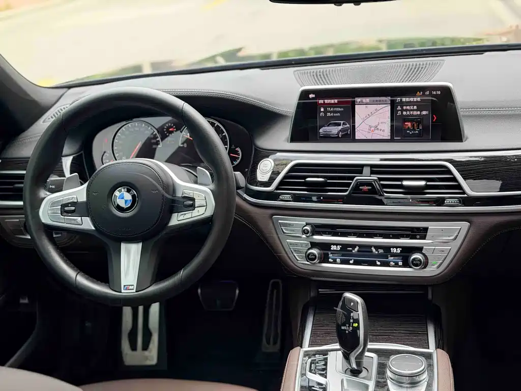 BMW 7 Series 2019 — фото 8