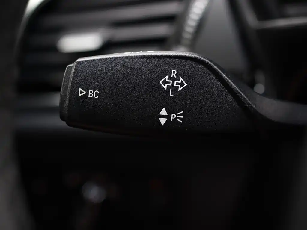 BMW 1 Series 2018 — фото 11