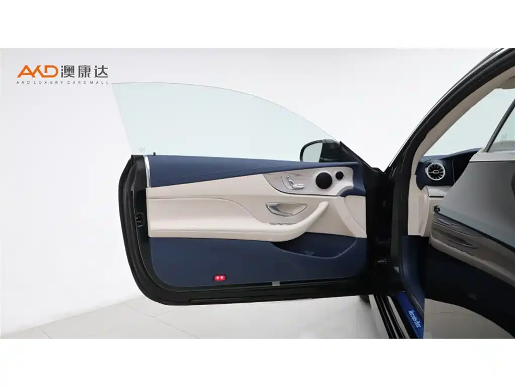 Mercedes-Benz E-Class 2023 — фото 10