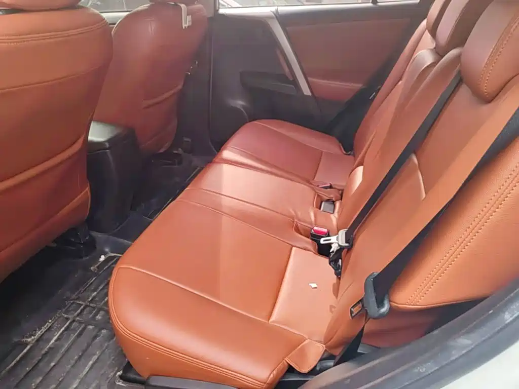 Toyota RAV4 2019 — фото 17