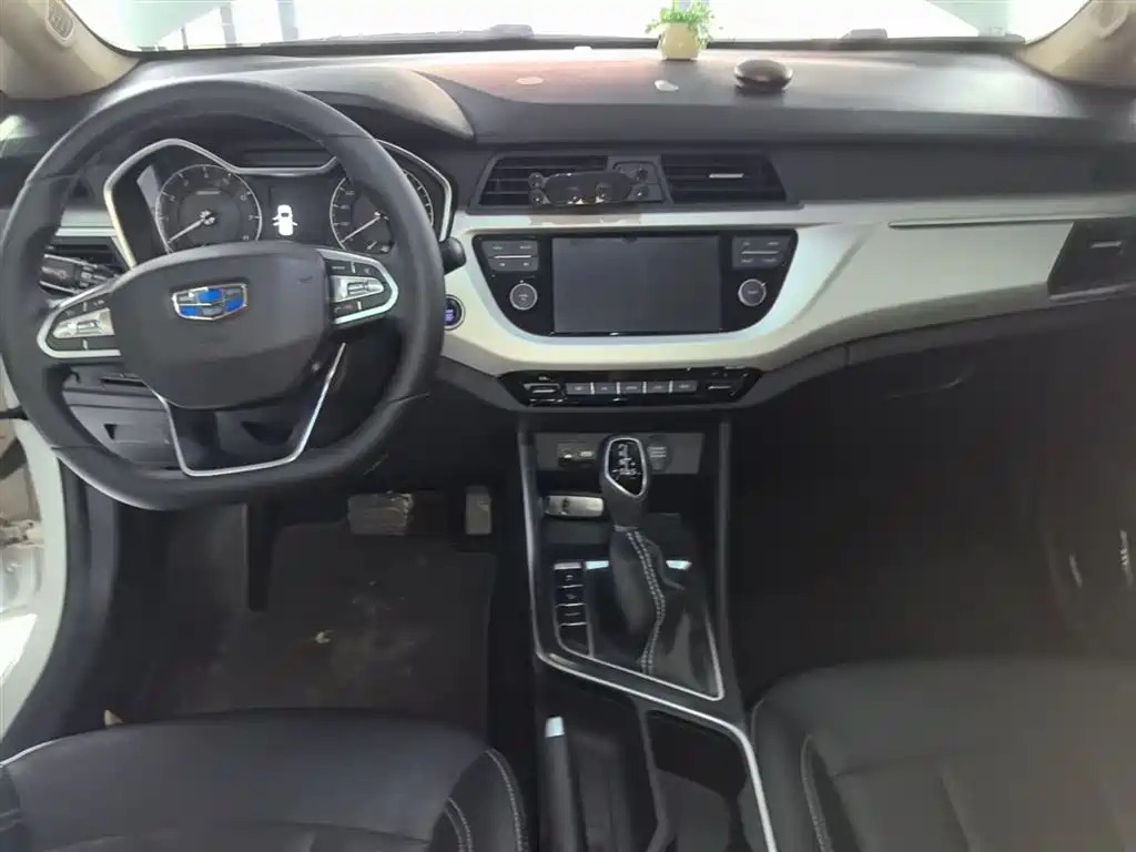 Geely Vision X3 2019 — фото 10