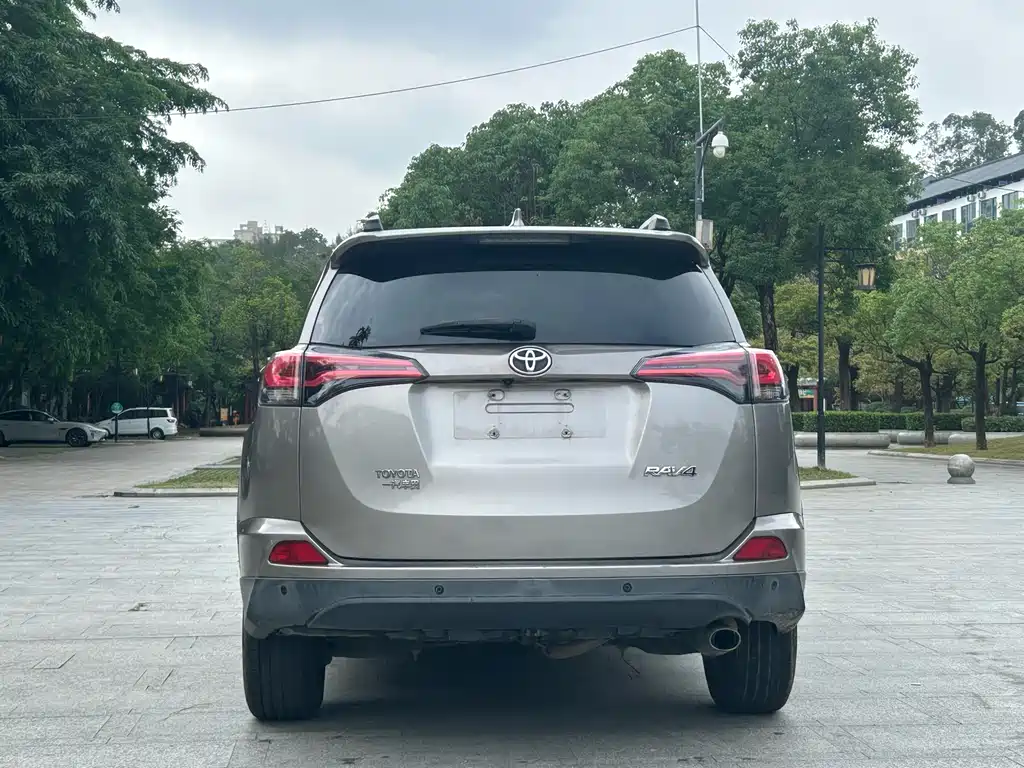 Toyota RAV4 2016 — фото 5