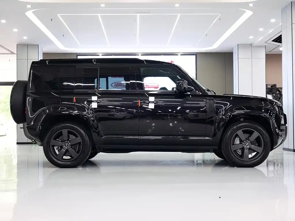 Land Rover Defender 2023 — фото 6