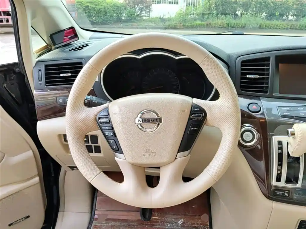 Nissan Quest 2017 — фото 11