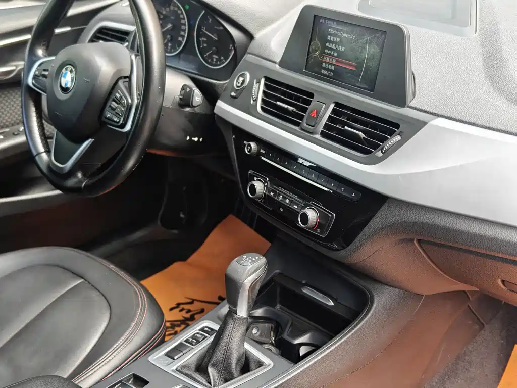 BMW 1 Series 2017 — фото 13