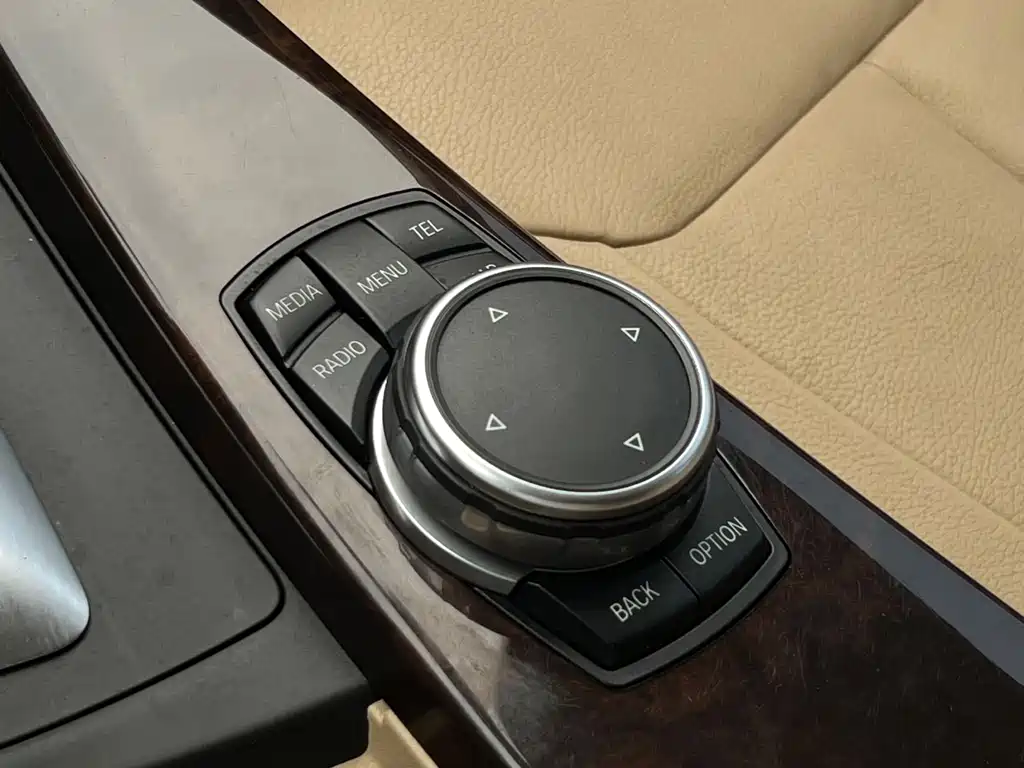 BMW 3 Series 2015 — фото 15