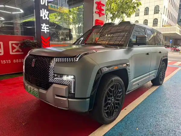 Yangwang U8 2024