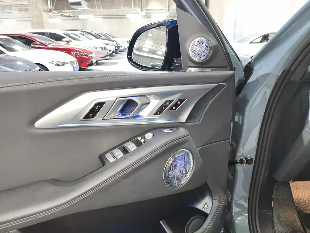 BMW XM 2025 — фото 15
