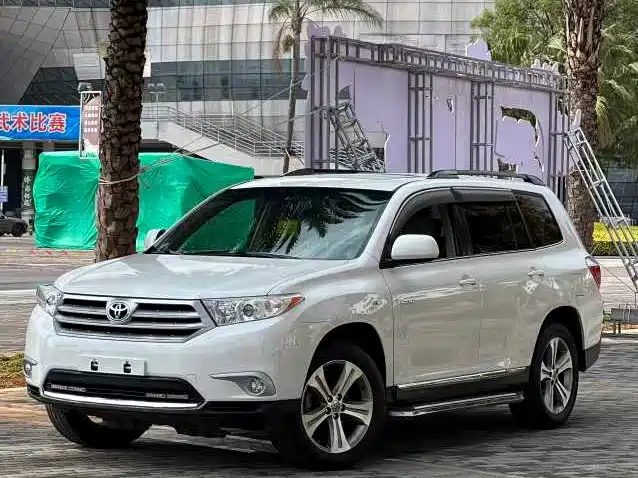 Toyota Highlander 2013 — фото 1