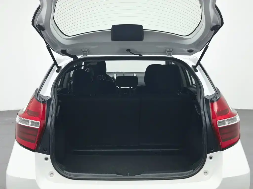 Toyota Yaris L 2018 — фото 16