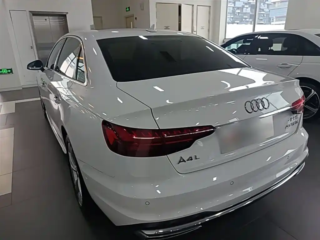 Audi A4L 2021 — фото 5