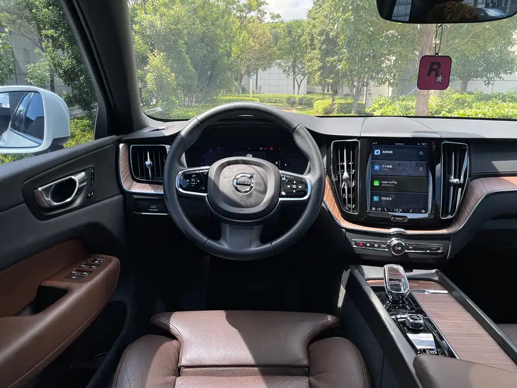 Volvo XC60 2022 — фото 24