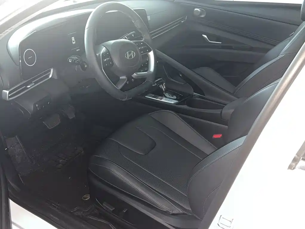 Hyundai Elantra 2025 — фото 11